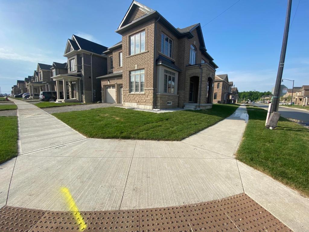 Villa 537 Veterans Dr Brampton On L7A 0C4 Exterior foto