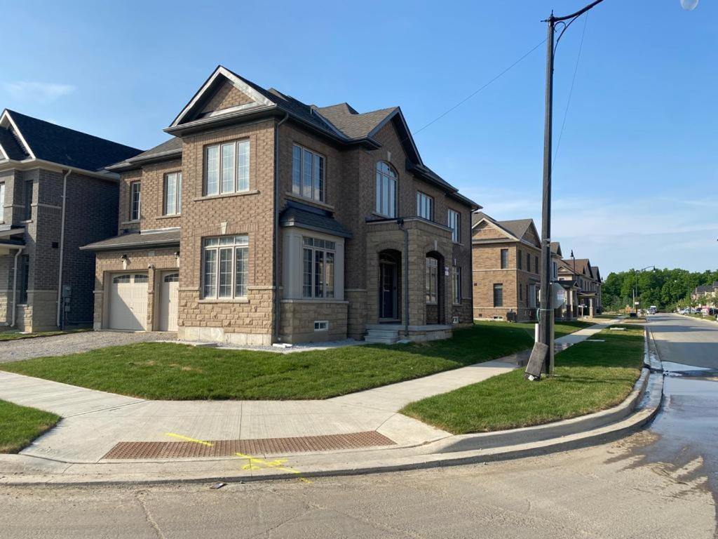 Villa 537 Veterans Dr Brampton On L7A 0C4 Exterior foto