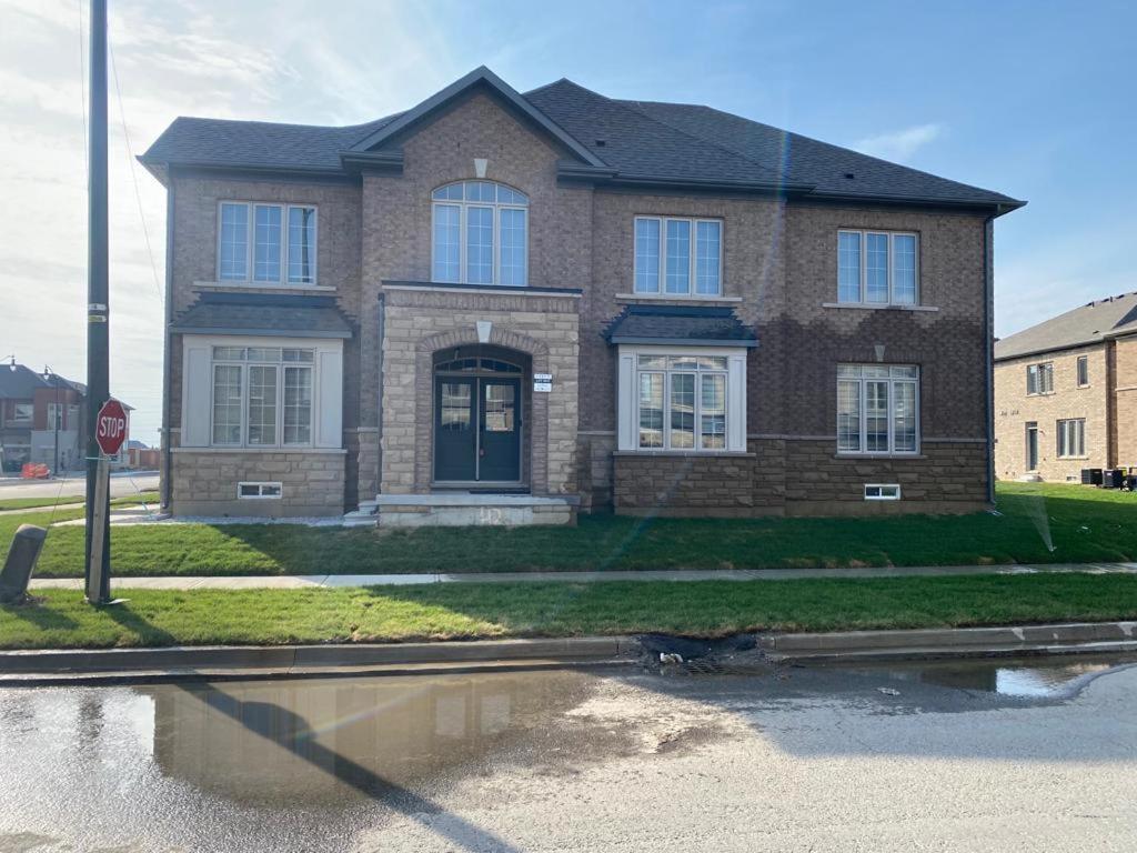 Villa 537 Veterans Dr Brampton On L7A 0C4 Exterior foto